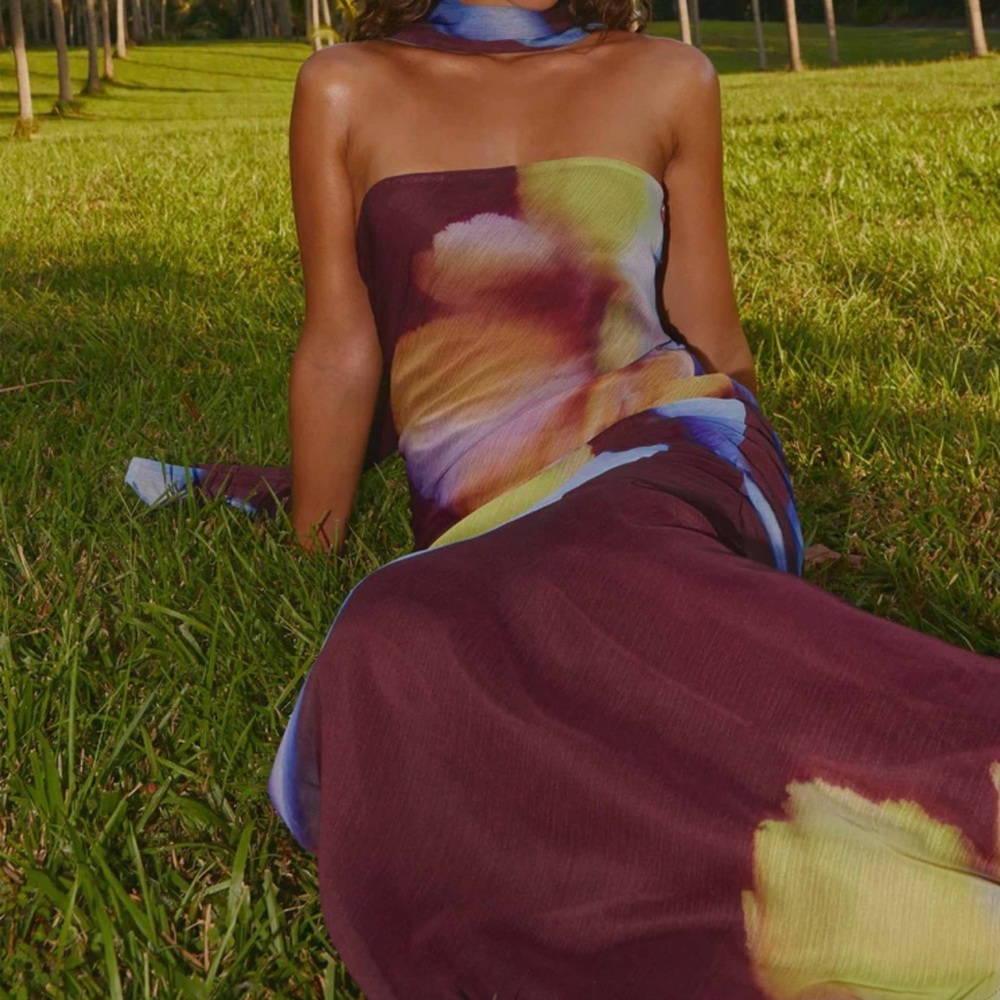 Under The Pagoda Maxi Dress - Dark Floral - Picture 2 of 6